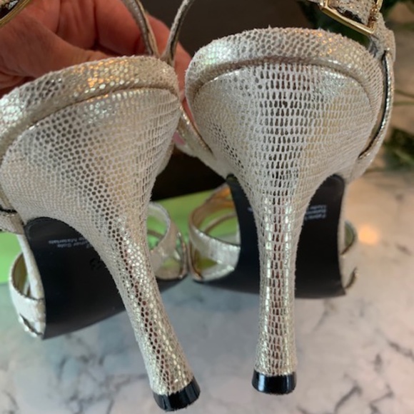 Kate & Kelly Fleck of Gold Heeled Sandals - Picture 5 of 12